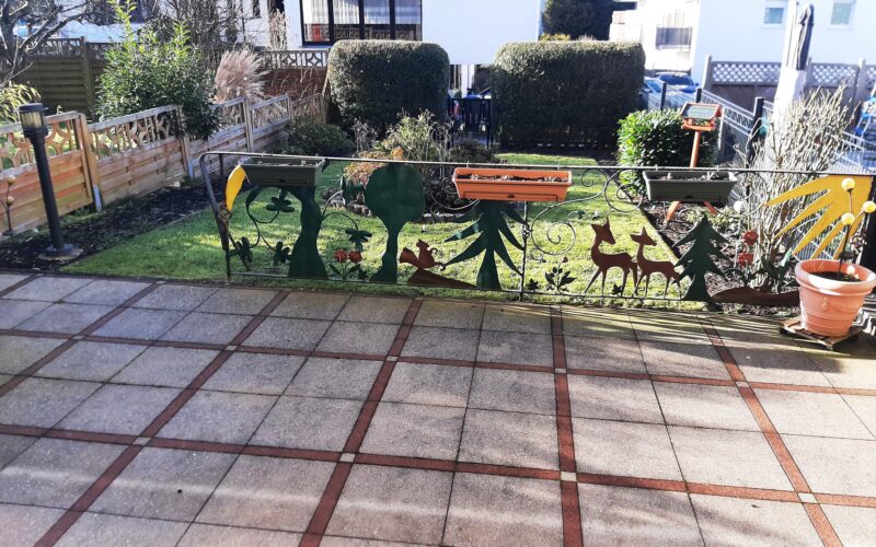 Terrasse mit gepflegtem Garten in Hemer